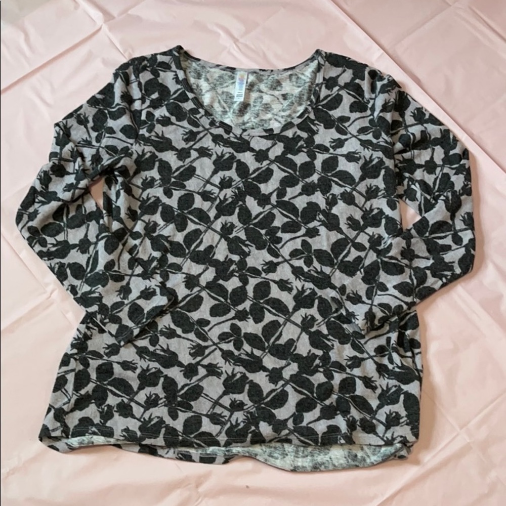 Sweater knit Lularoe Lynnae